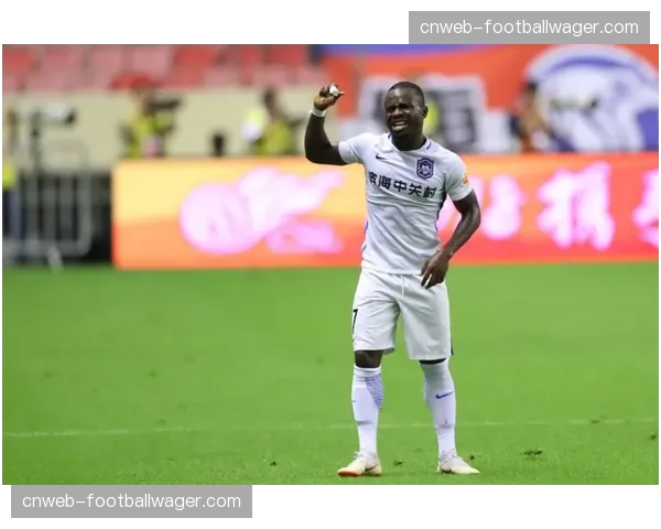 镜头捕捉到拜仁替补席使用平板电脑实时查看球员跑动数据 镜头捕捉到拜仁替补席使用平板电脑实时查看球员跑动数据