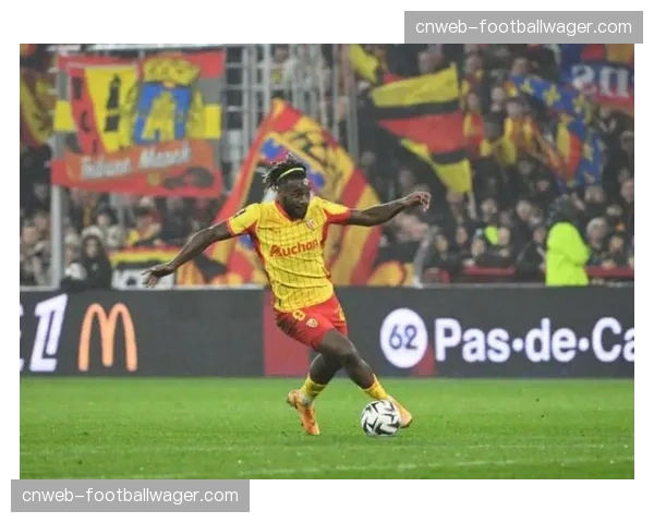 昂热球员阿明-西巴伊点球罚丢，雷恩2-1险胜